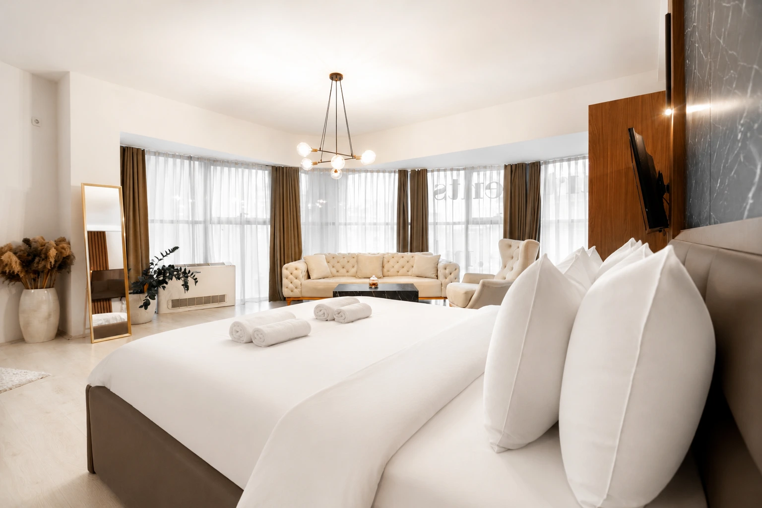 402 - Prestige Senior Suite - City View photo 1