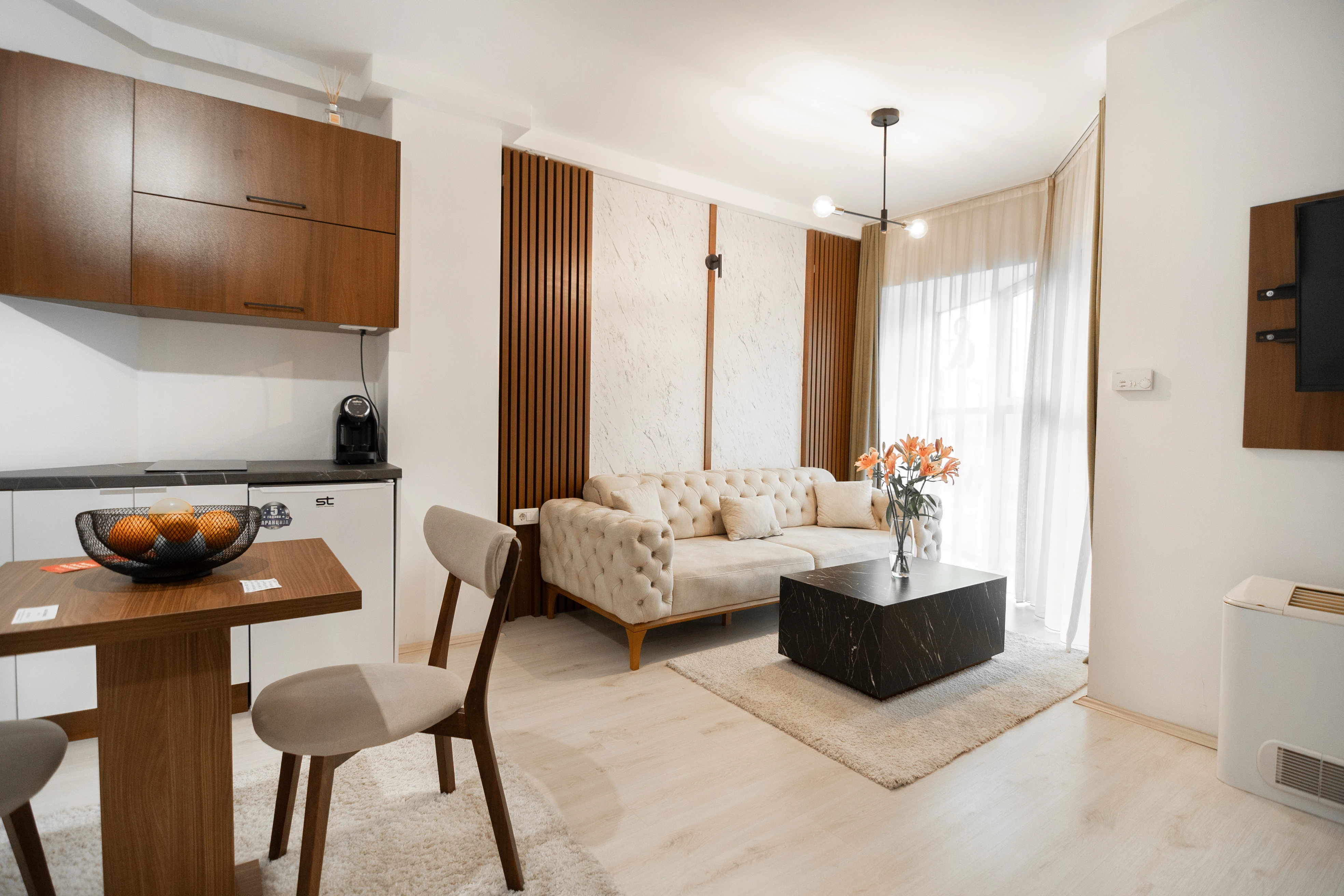 403 - Junior Suite - City View photo 3