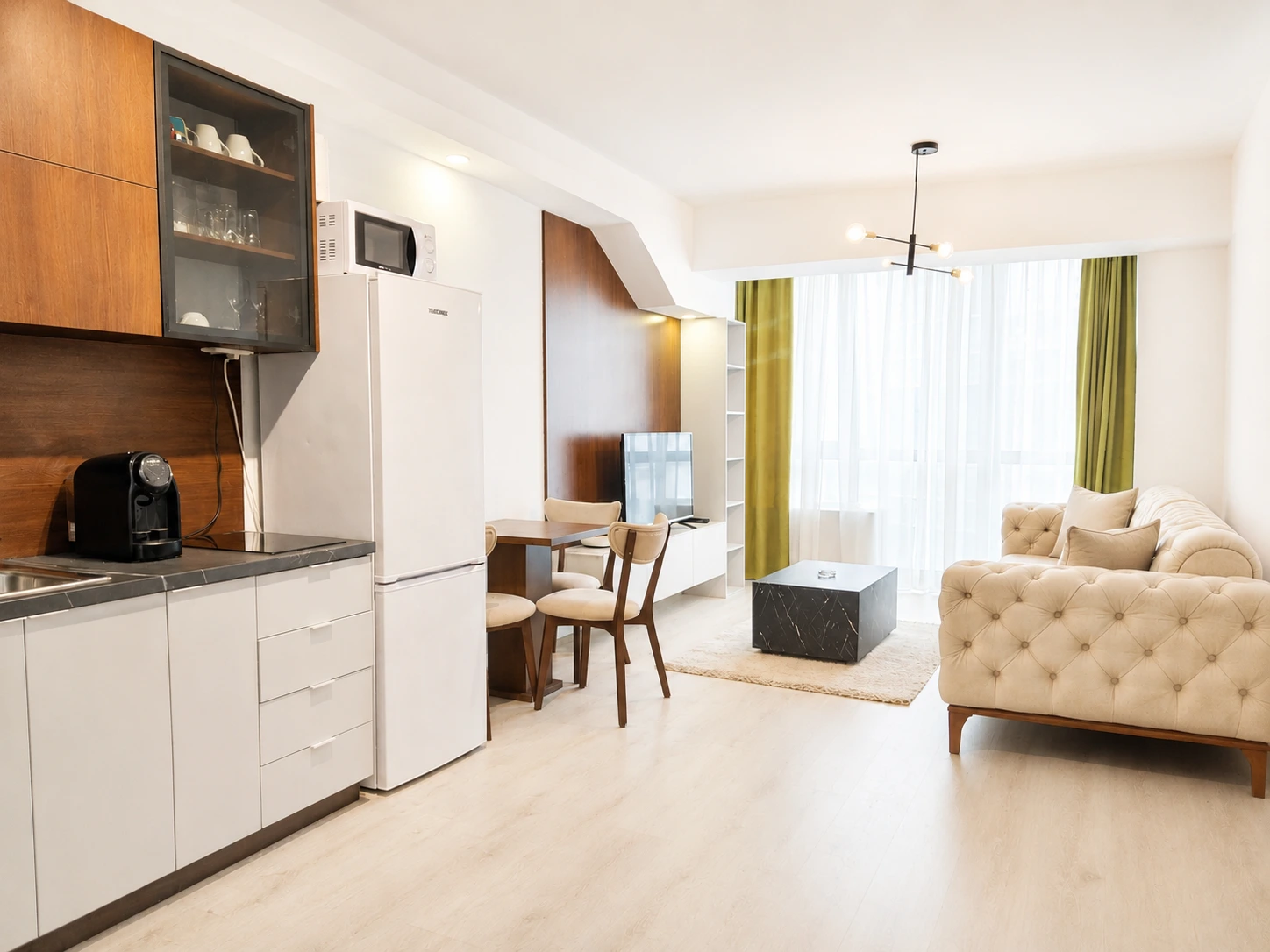 401 - One Bedroom Apartment - Silent Side photo 2