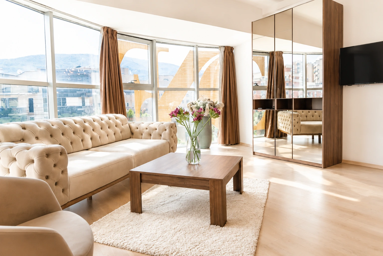 502 - Prestige Senior Suite - City View photo 4