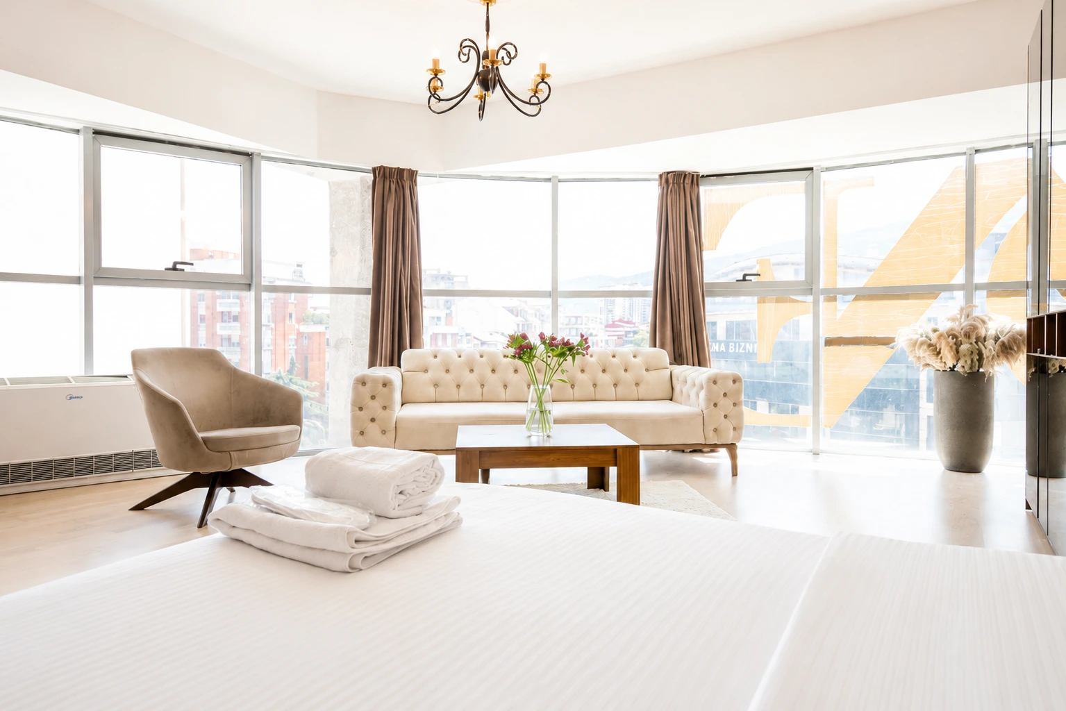 502 - Prestige Senior Suite - City View photo 5