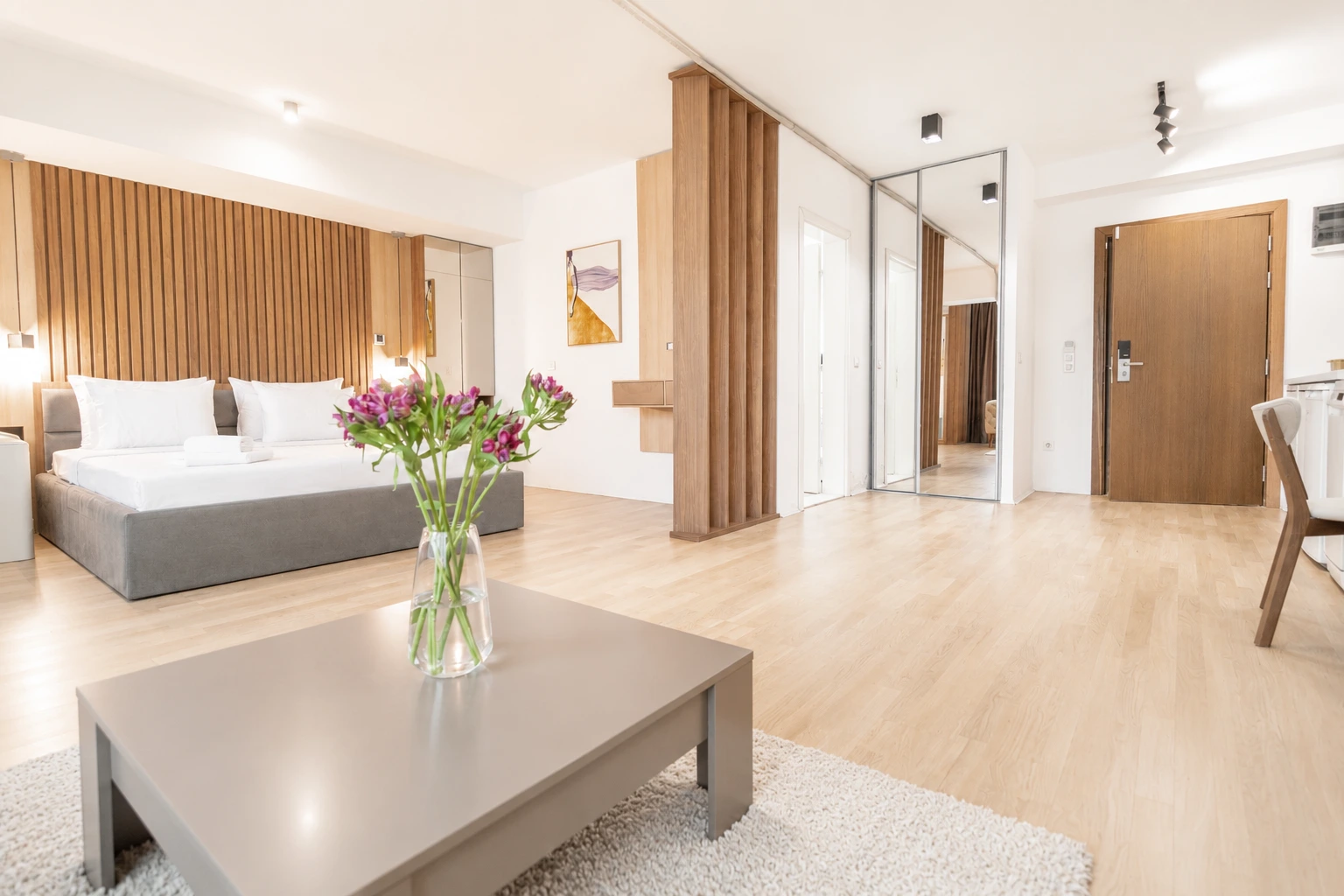 501 - Prestige Senior Suite – Quiet Side photo 4