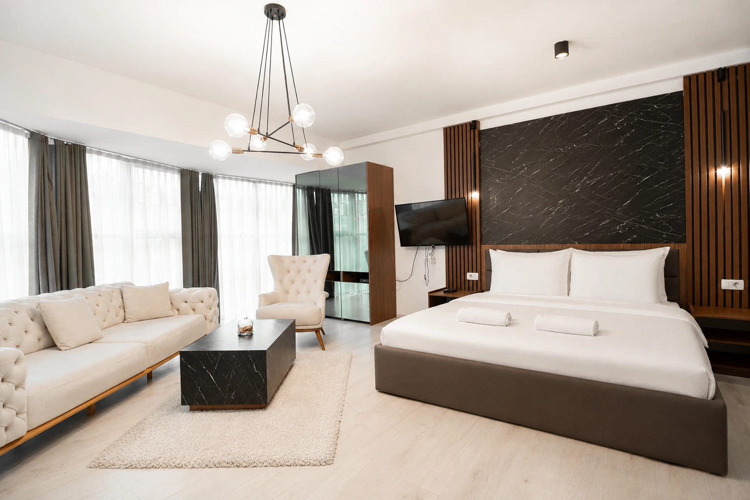 402 - Prestige Senior Suite - City View photo 4