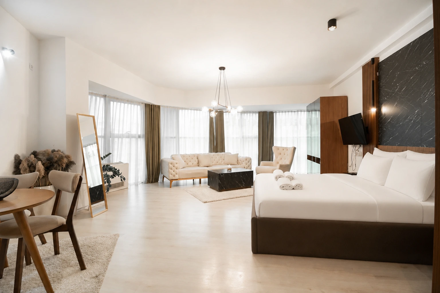 402 - Prestige Senior Suite - City View photo 5